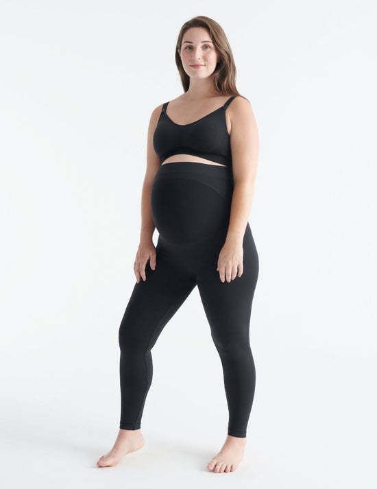 Ashleigh wears a size L | Black