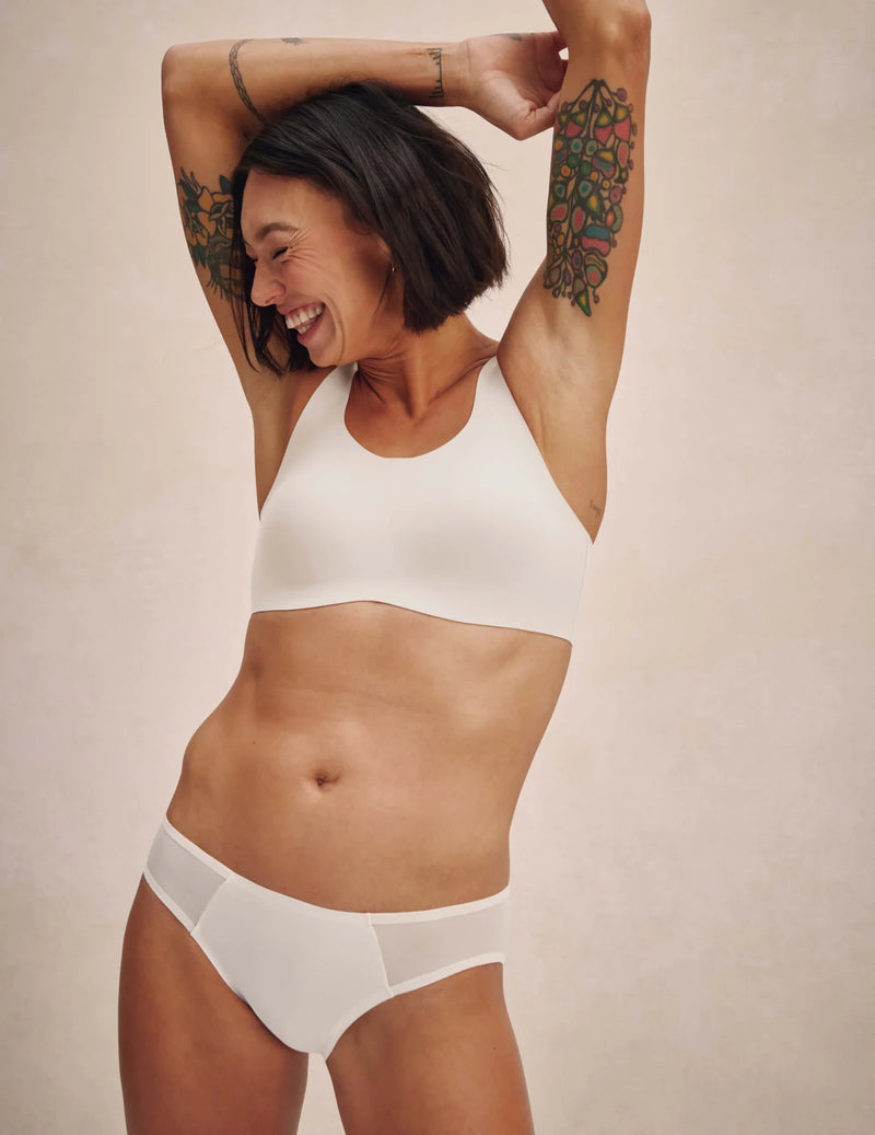 Sarain Fox is wearing KNIX S | White