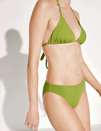 Molly has 35.5” hips and wears a Knix size S | Chartreuse