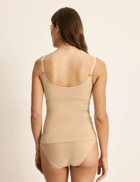 Sofia is 32D and wears a Knix size S+ | Warm Sand