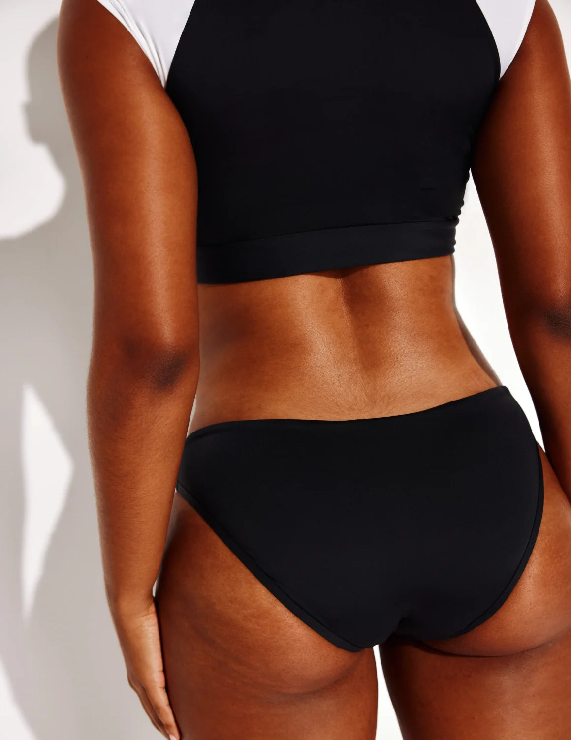 Amber is a 36C and wears a Knix size L | Black/White