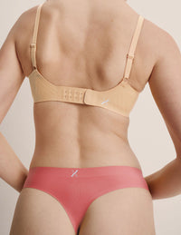 Esther is wearing KNIX M | Rosette