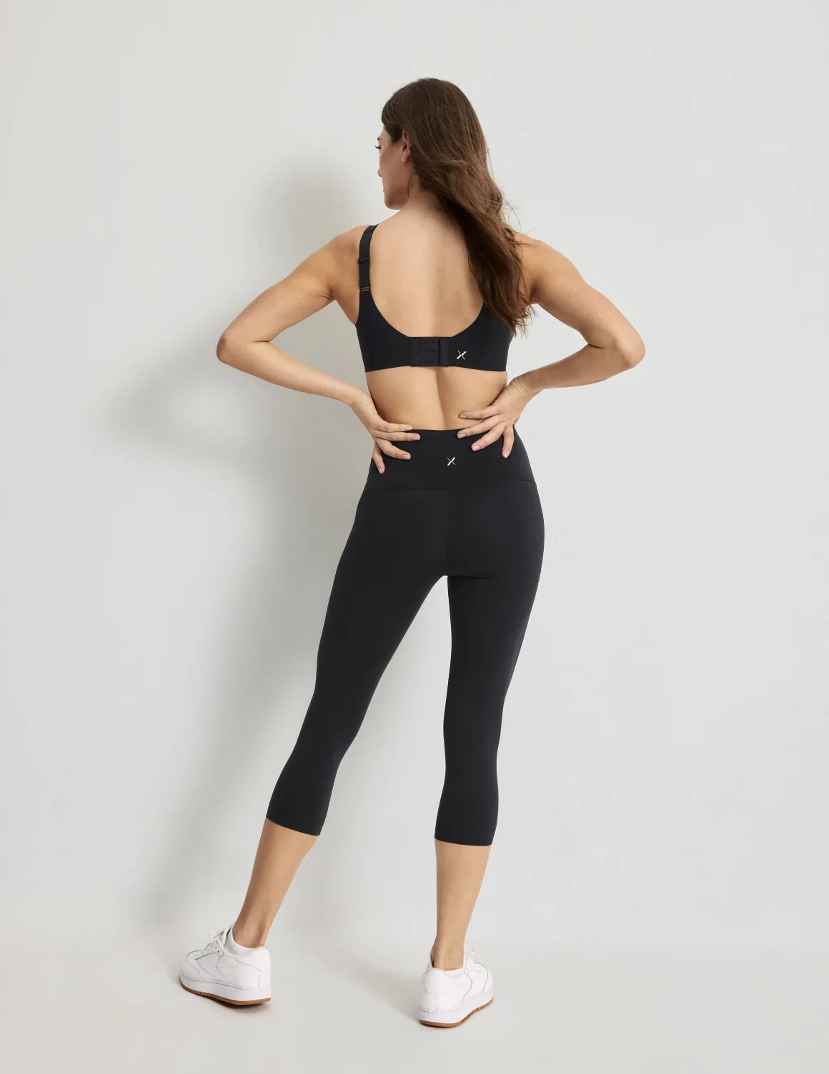 Sofia has 36.5” hips and wears a size S | Black