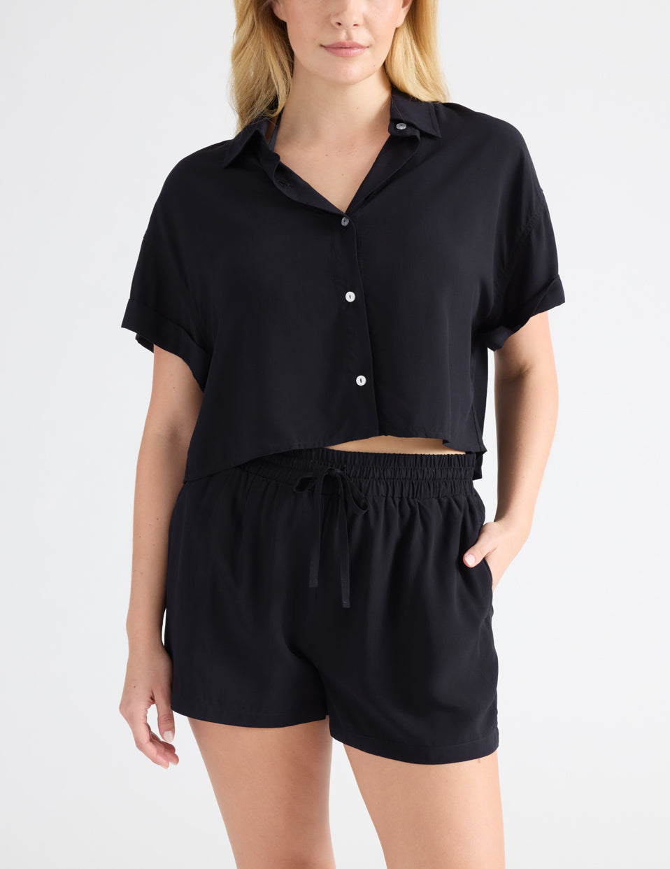 Isabelle is a 34DD, has 40