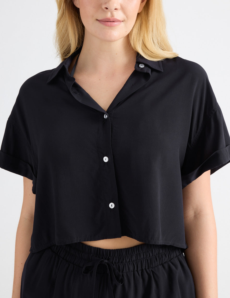 Isabelle is a 34DD, has 40