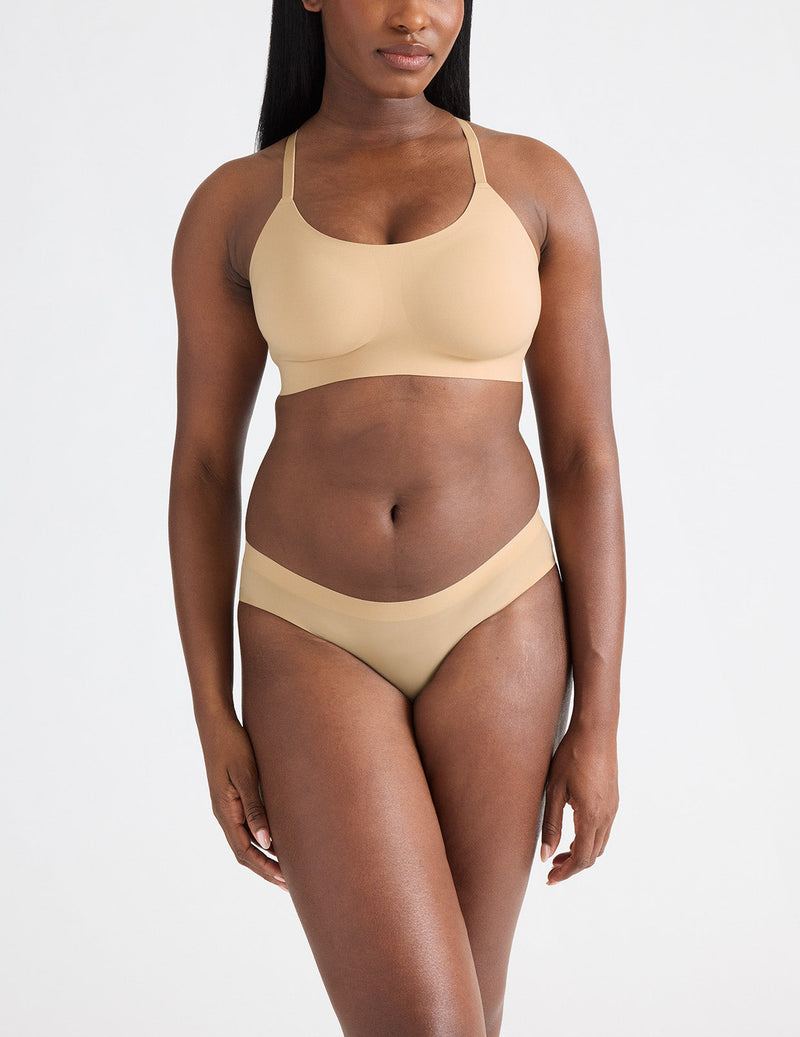 Tamiah is a 34D and wearing KNIX M+ | Warm Sand