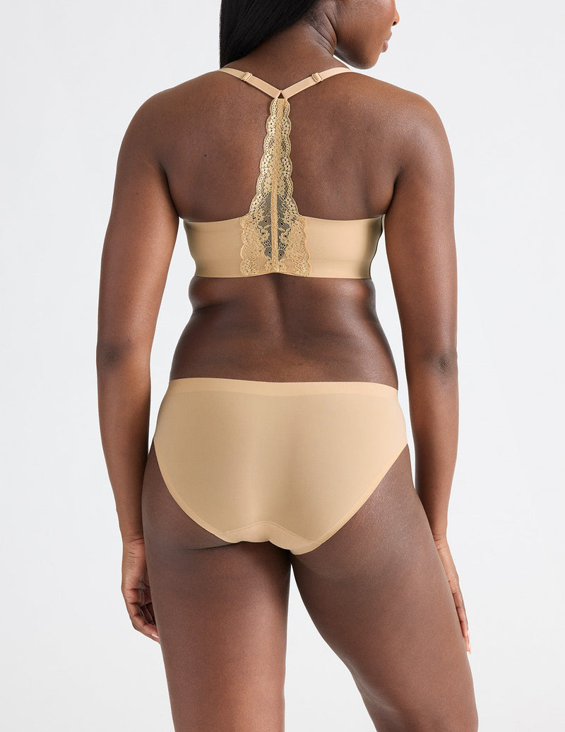 Tamiah is a 34D and wearing KNIX M+ | Warm Sand