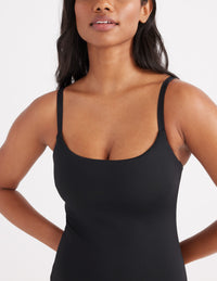 Jay is a 30F and wears a Knix size XS+ | Black