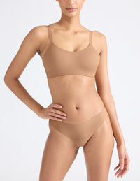 Tsanna is a 32C and wears a Knix size S  | Cavassa