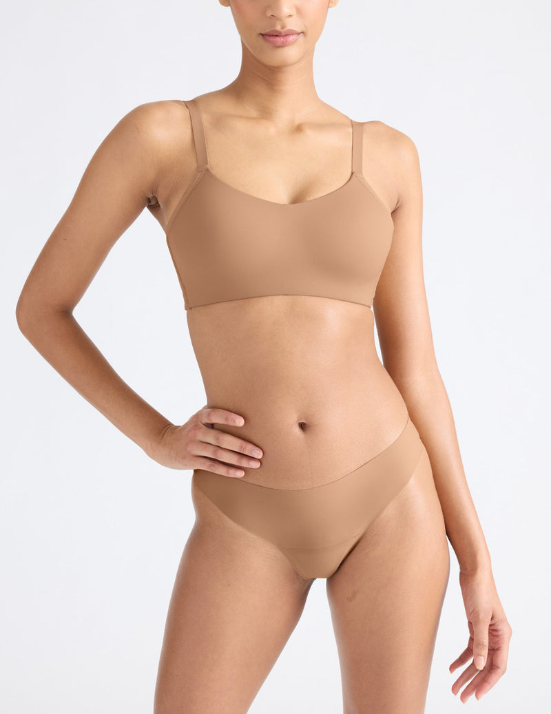 Tsanna is a 32C and wears a Knix size S  | Cavassa