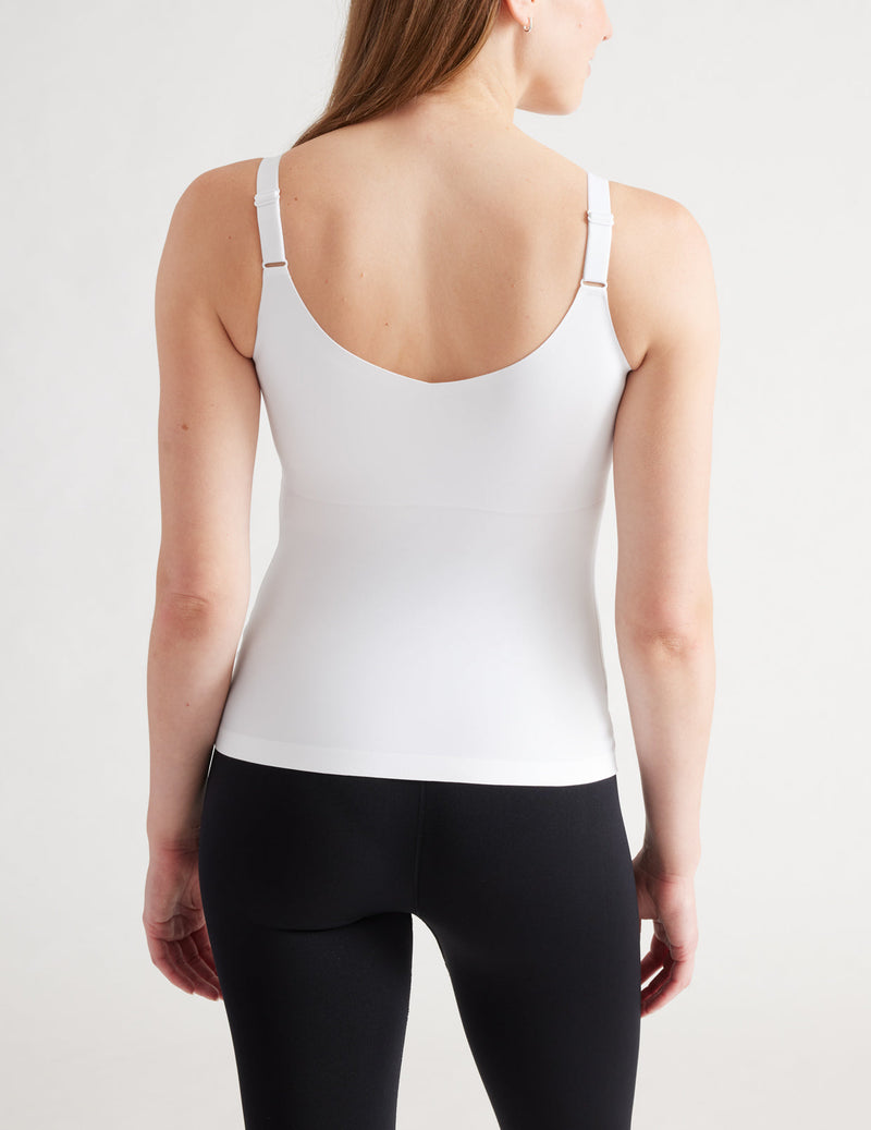 Siobhan is a 34C/D and wears a Knix size S+  | White