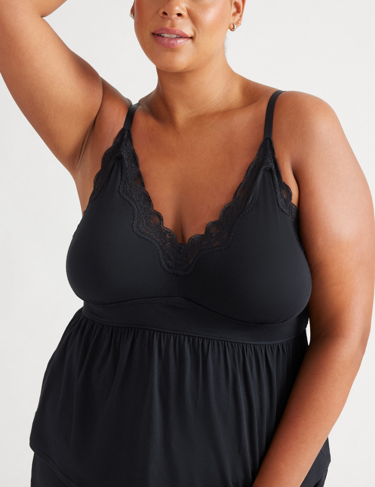 Candice is a 40DD and wears a Knix size XXL | Black
