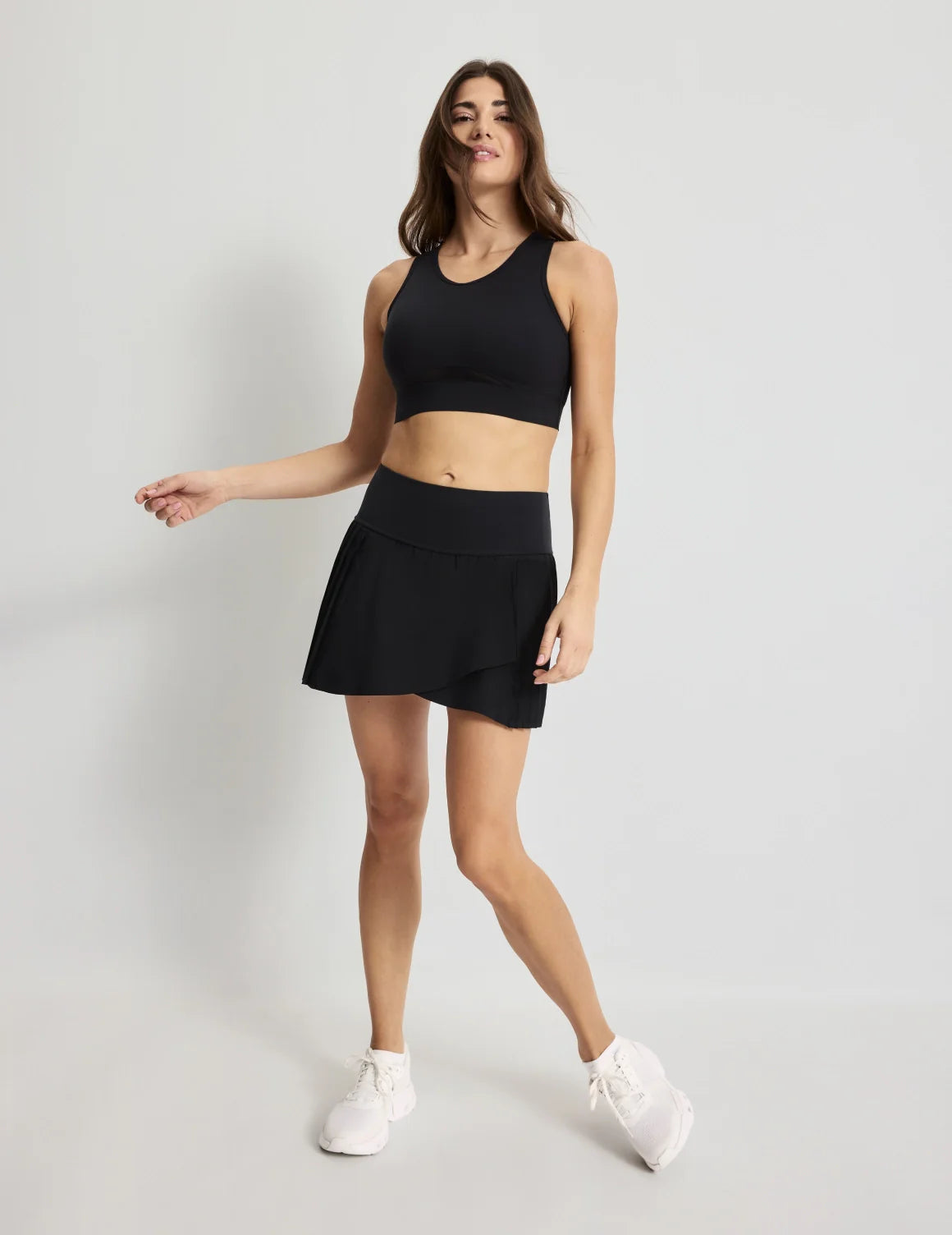 Sofia is 5’10”, and wearing KNIX S | Black