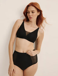 Molly has 35.5” hips, and wearing KNIX S | Black