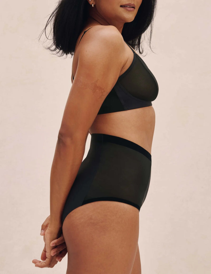 Anupa King is wearing KNIX S | Black