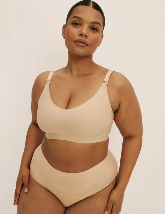 Leslie is a 38D and wearing KNIX XL+ | Warm Sand