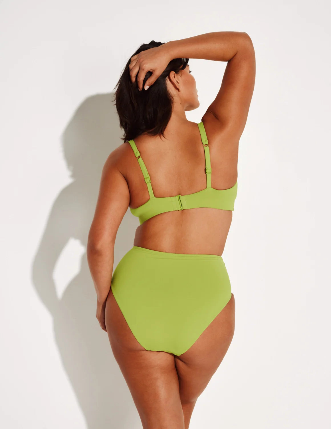 Maya has 43” hips and wears a Knix size L | Chartreuse