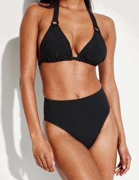 Jay is a 30E wearing KNIX S+ | Black