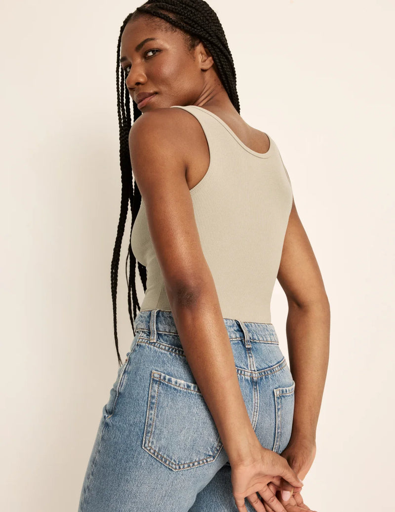 Gin is a 34DD wears a size M | Fawn