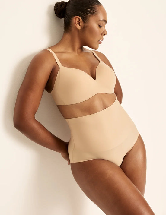 Amber has 46” hips, is 5’10.5” tall and wears a size L | Warm Sand