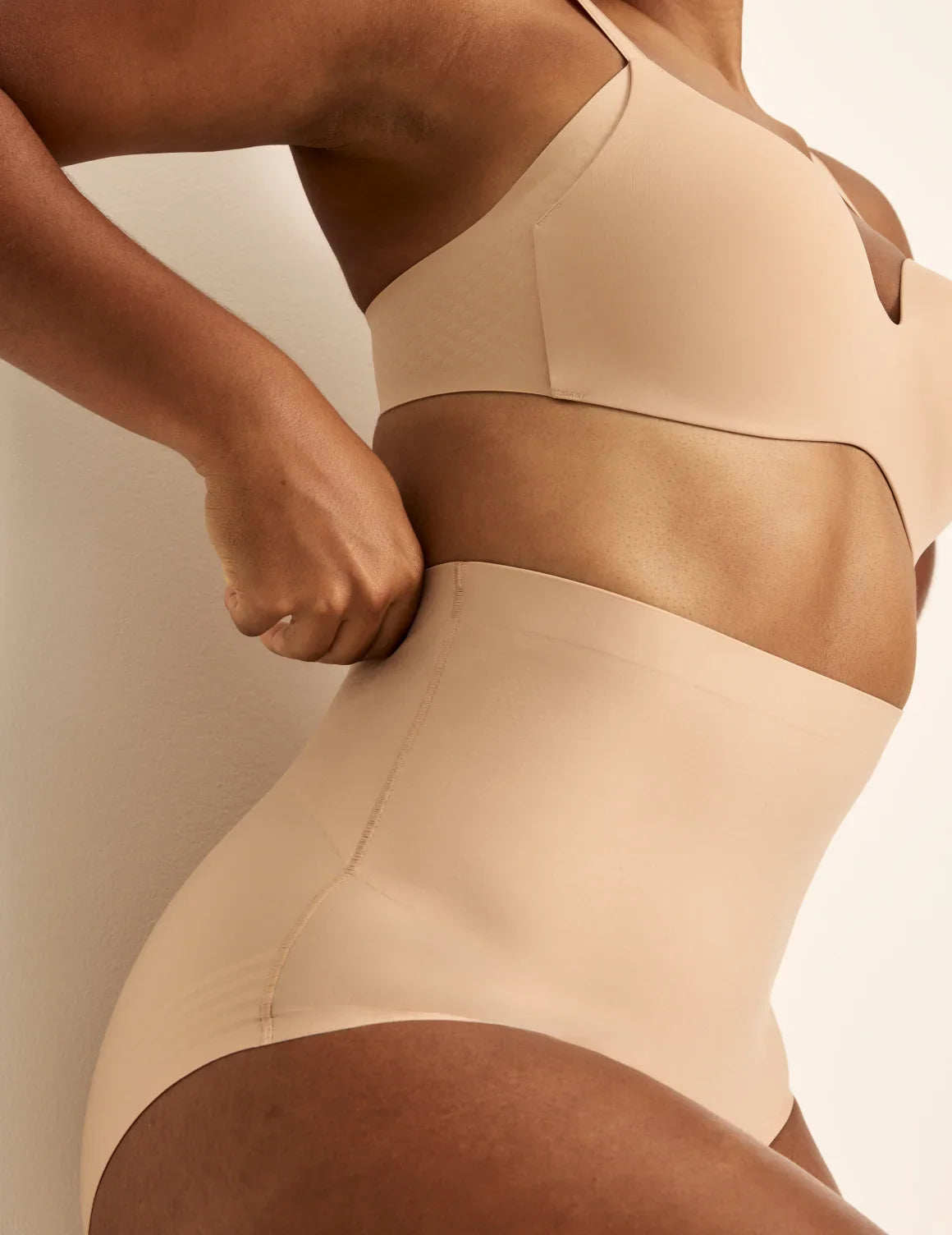 Amber has 46” hips, is 5’10.5” tall and wears a size L | Warm Sand