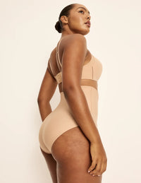 Amber has 46” hips, is 5’10.5” tall and wears a size L  | Warm Sand