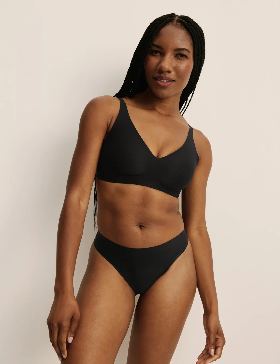 Gin has 38” hips, and wearing KNIX S | Black