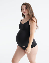 Ashleigh wears a size L | Black