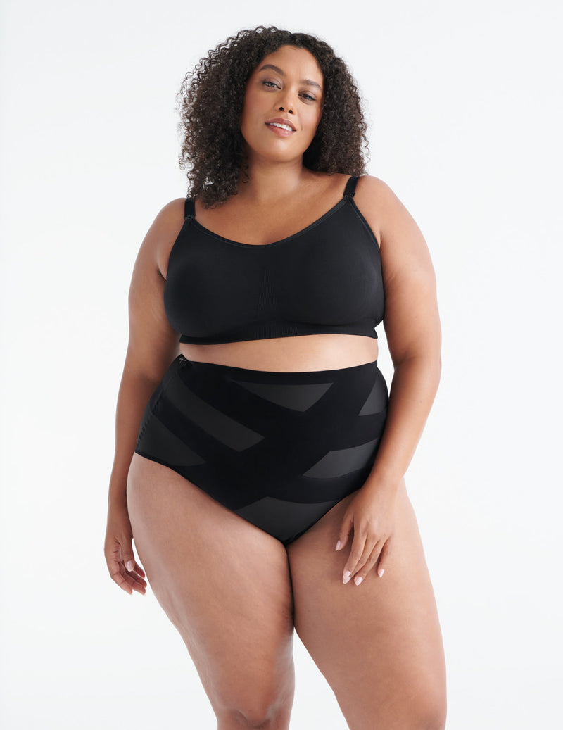 Brittnee is a 40D and wears a Knix size XXL | Black