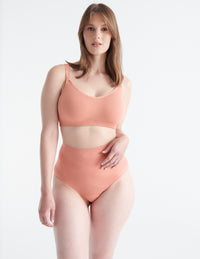 Anastasia is a 34F and wears a Knix size M+  | Pink Ginger