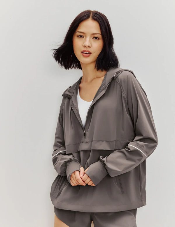 Sydney is a 34A and wears a Knix size S  | Titanium