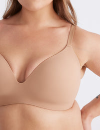 Chloe is a 38DD and wears a Knix size 7 | Cavassa