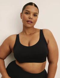 Leslie is a 38D and wearing KNIX XL+  | Black