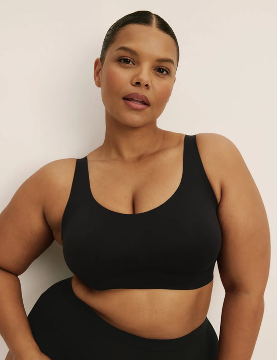 Leslie is a 38D and wearing KNIX XL+  | Black