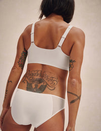 Sarain Fox is wearing KNIX S | White