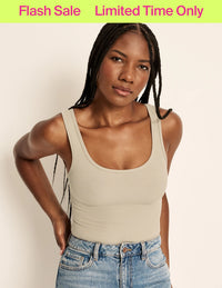 Gin is a 34DD wears a size M | Fawn