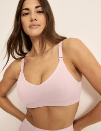 Sofia is 32D and wears a Knix size S+ | Rose Water