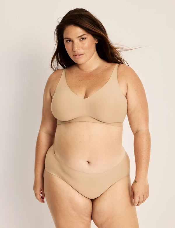 Clementine has 51” hips, and wearing KNIX XXL | Warm Sand