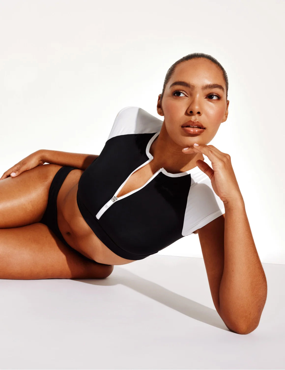 Amber is a 36C and wears a Knix size L | Black/White