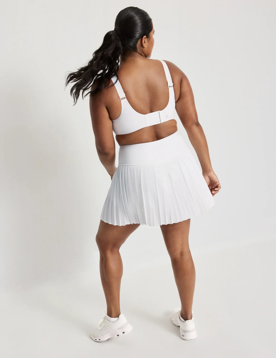 Adiya is a 36C and wears a Knix size L | White