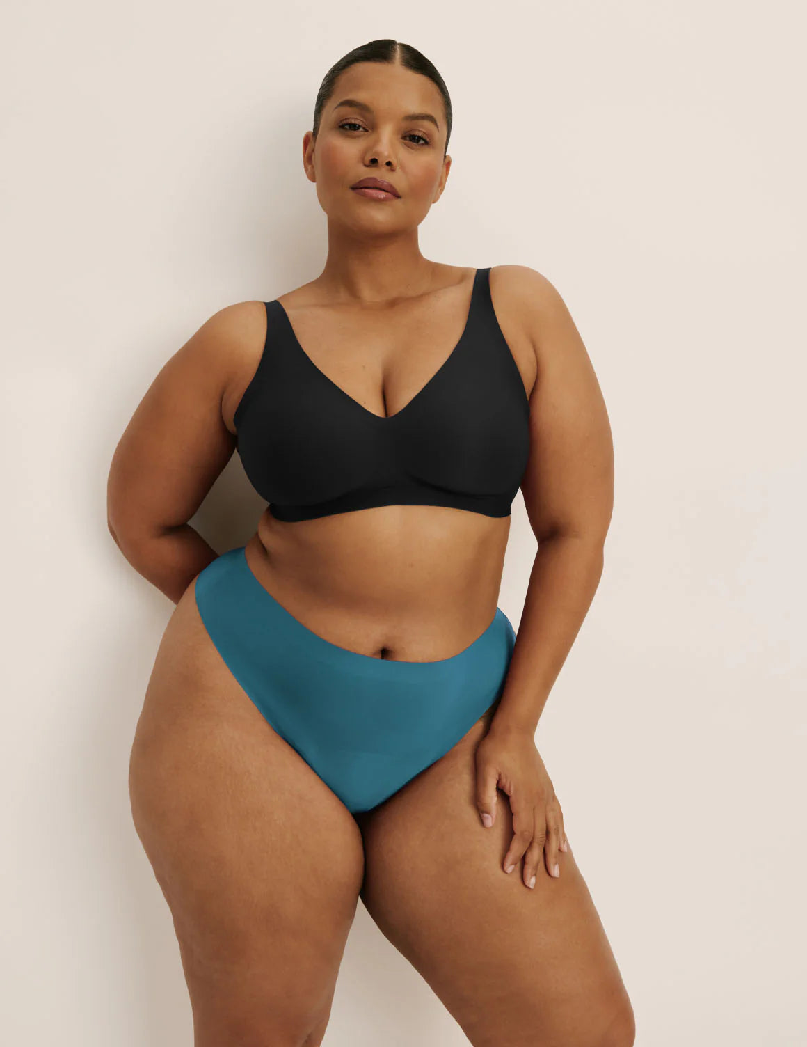 Leslie is wearing KNIX XXL | Tidepool