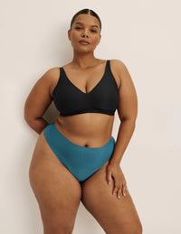 Leslie is wearing KNIX XXL | Tidepool