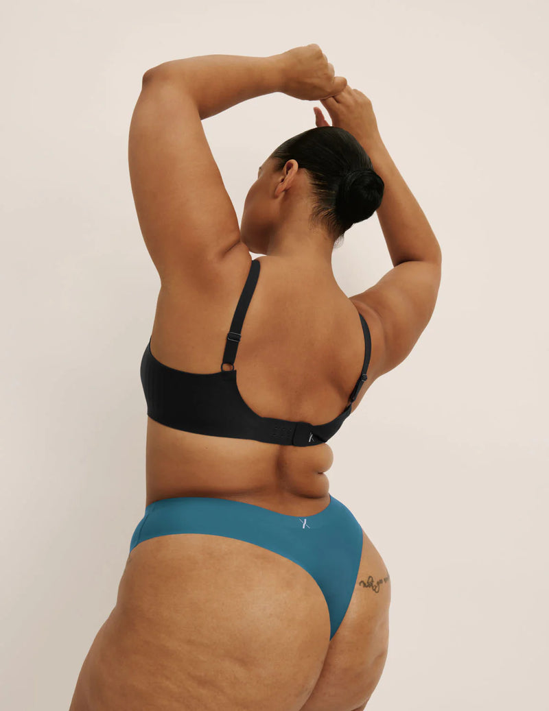 Leslie is wearing KNIX XXL | Tidepool