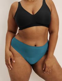 Leslie is wearing KNIX XXL | Tidepool