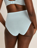 Orlane has 40” hips and wearing KNIX M | Blue Light