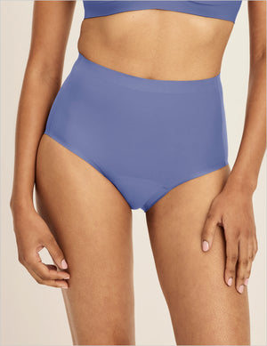 Front view of model wearing the Essential No-Show High Rise highlighting the coverage and smooth fit