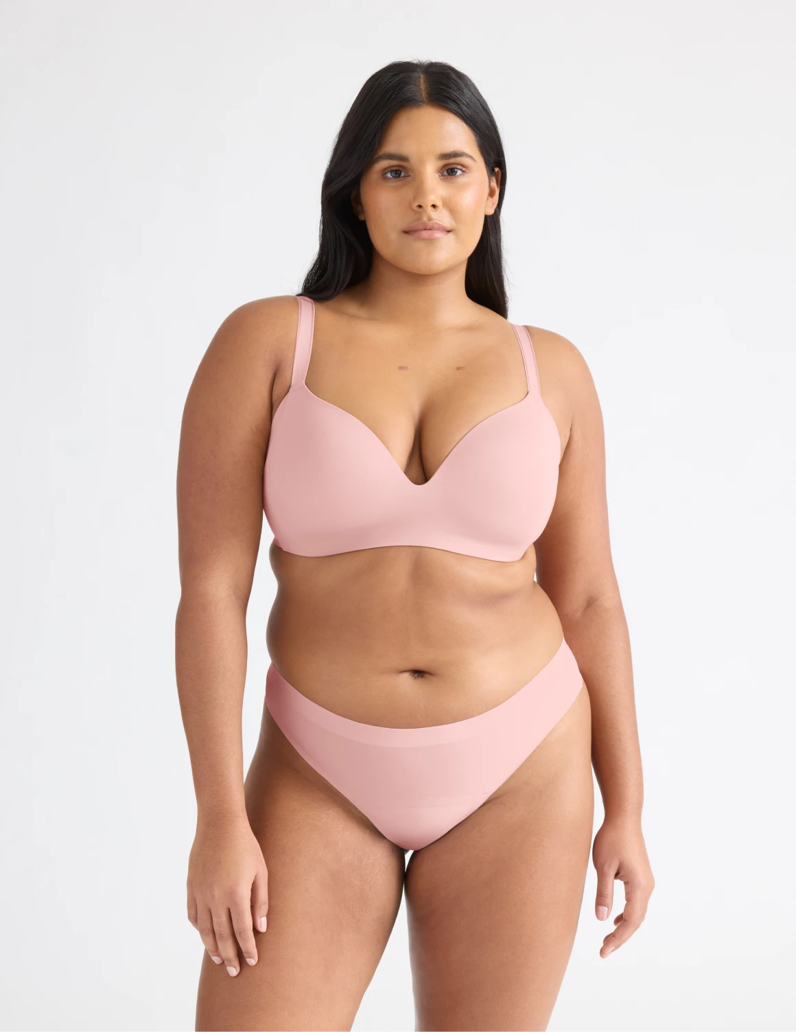 Adiya has 40” hips and wearing KNIX L | Rose Water