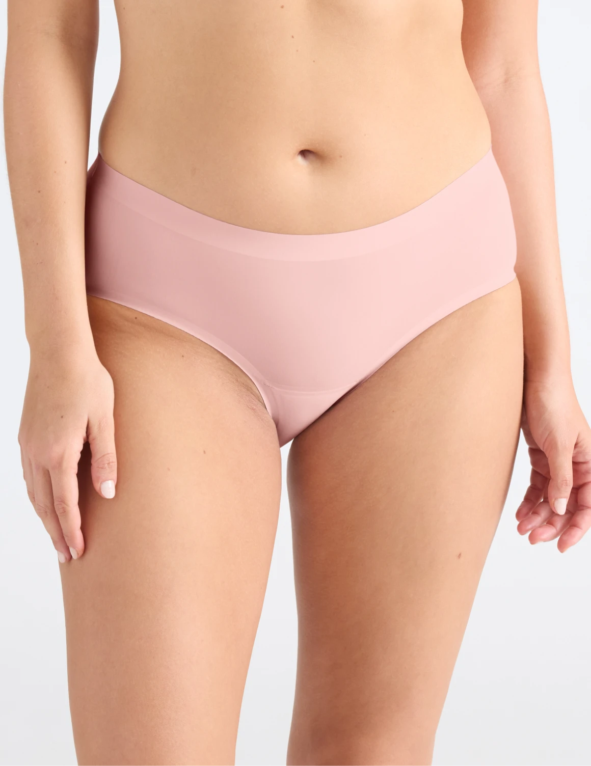 Isabelle has 40” hips and wearing KNIX M | Rose Water