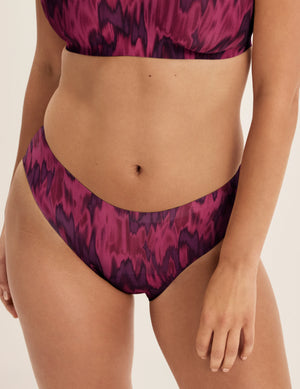 Front view of model wearing the Super Leakproof® No-Show French Cut highlighting the coverage and smooth fit