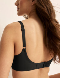 Sofia is wearing a 32D | Black